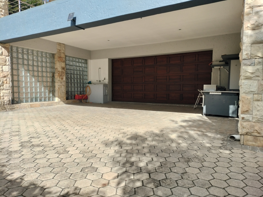 6 Bedroom Property for Sale in Bergsig Western Cape
